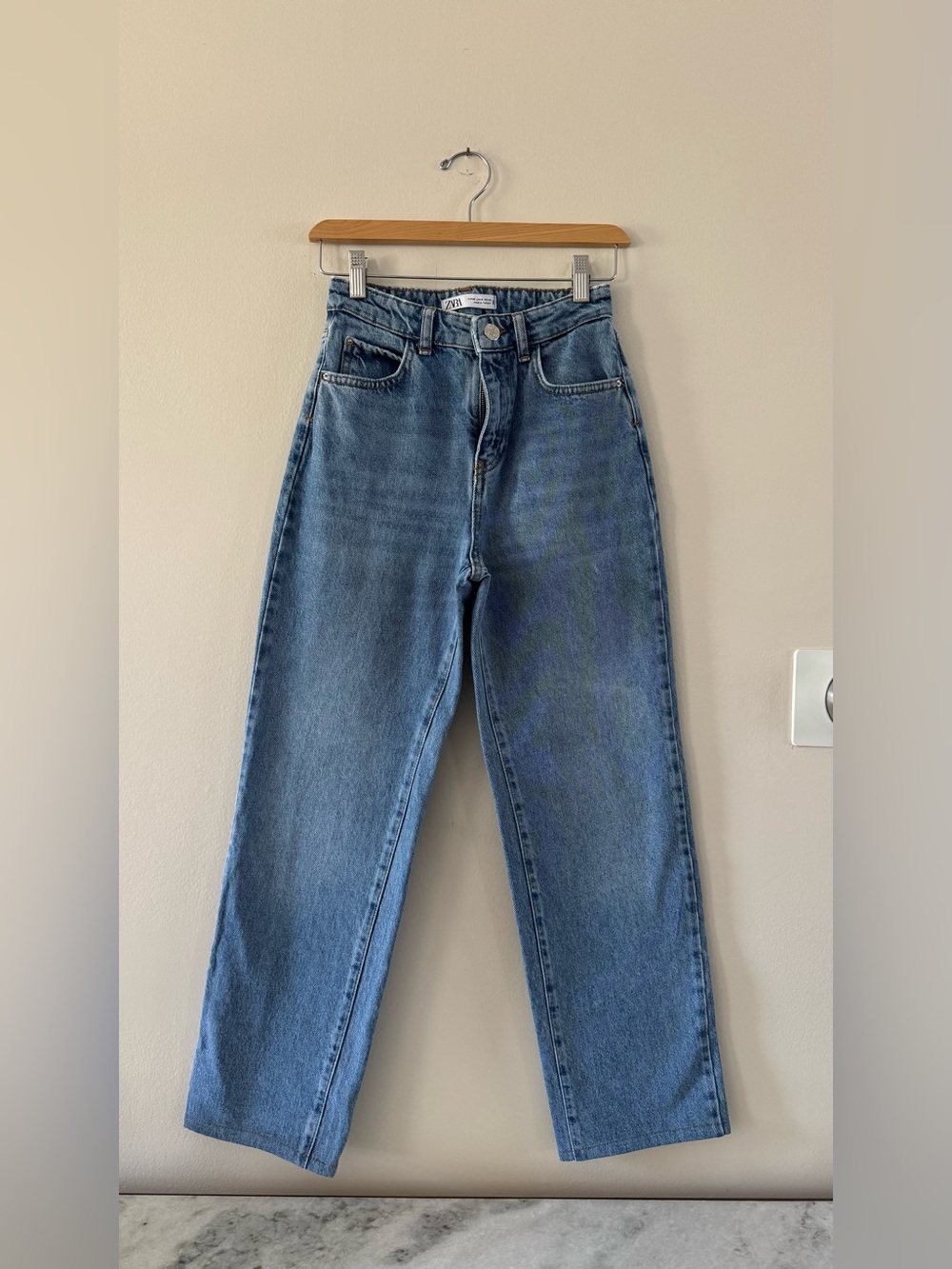 Zara Straight-Leg Jeans — Blue Wash